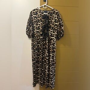 ASOS Curve Leopard Print Puff Sleeve Dress. Size women’s 12 - fits like a XL/16